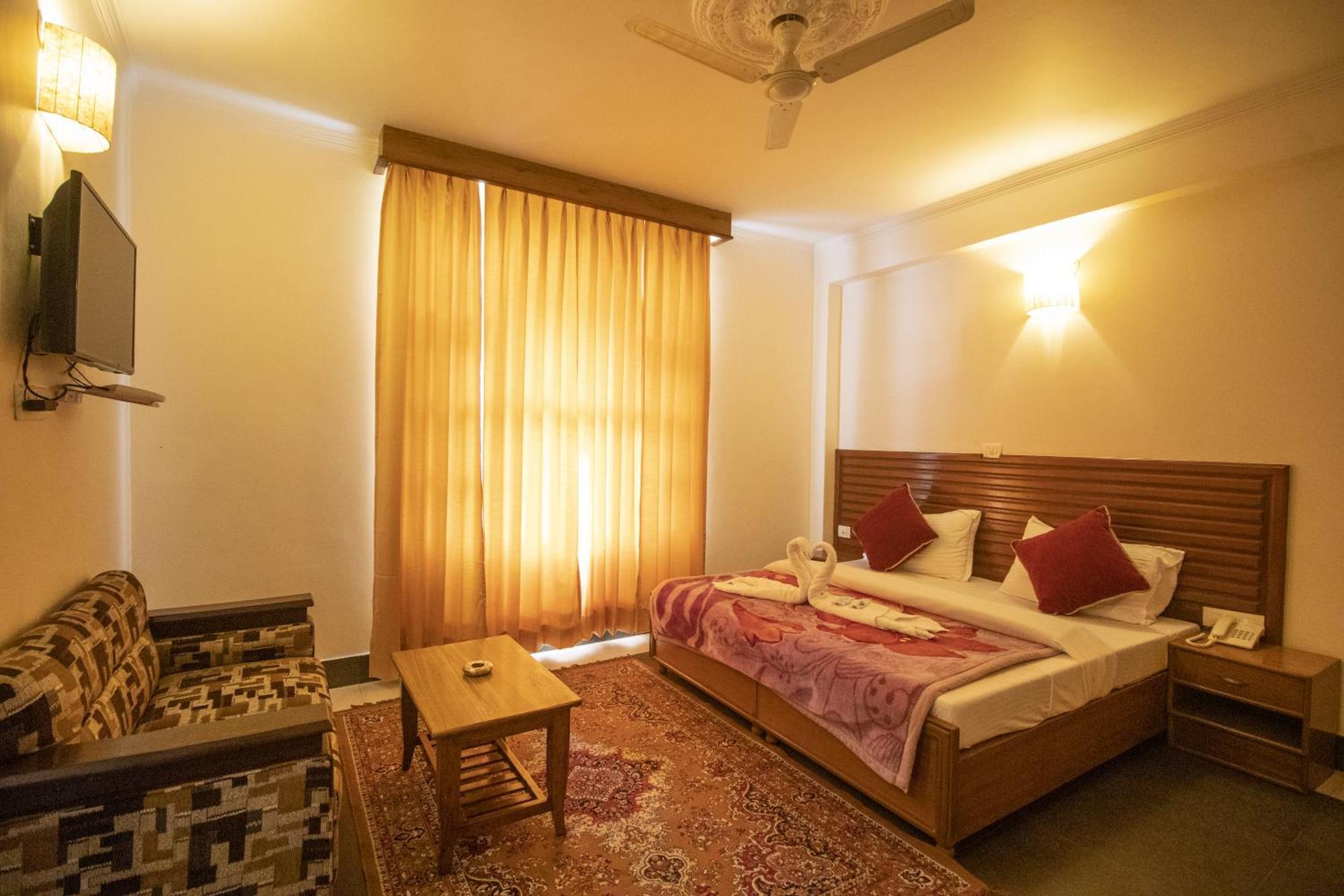 Wow Stayz2 Hotel The Lodge Dharamshala Eksteriør bilde